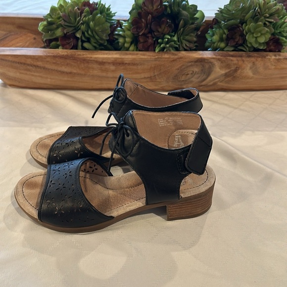 Dansko Women's Liz Sandal Black Leather sandals lace up heeled heel size 40 EUC - Picture 3 of 8